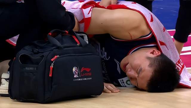 福建队轻取山东队，王哲林点燃赛场