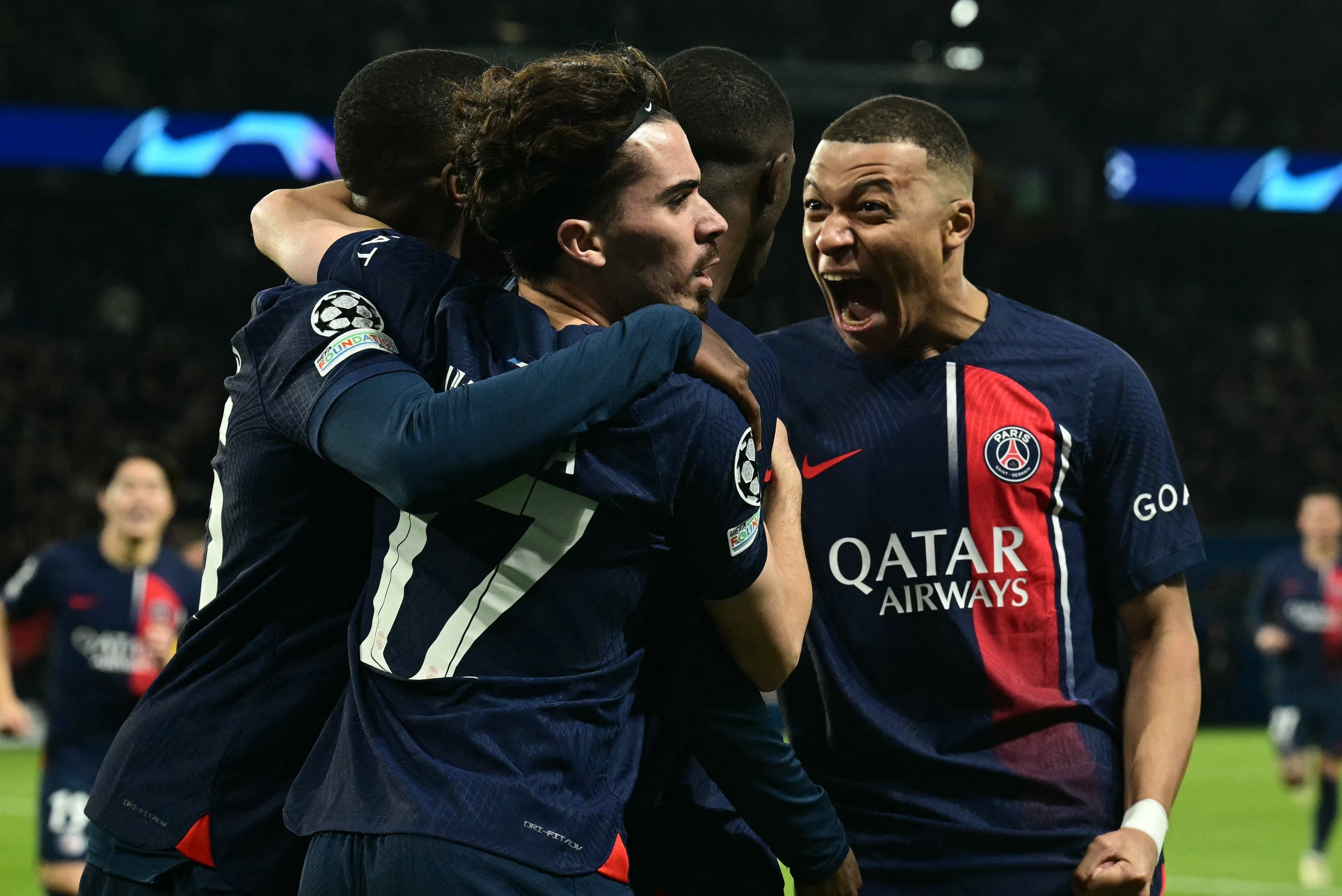 哥伦比亚完胜罗马，姆巴佩扛起全队