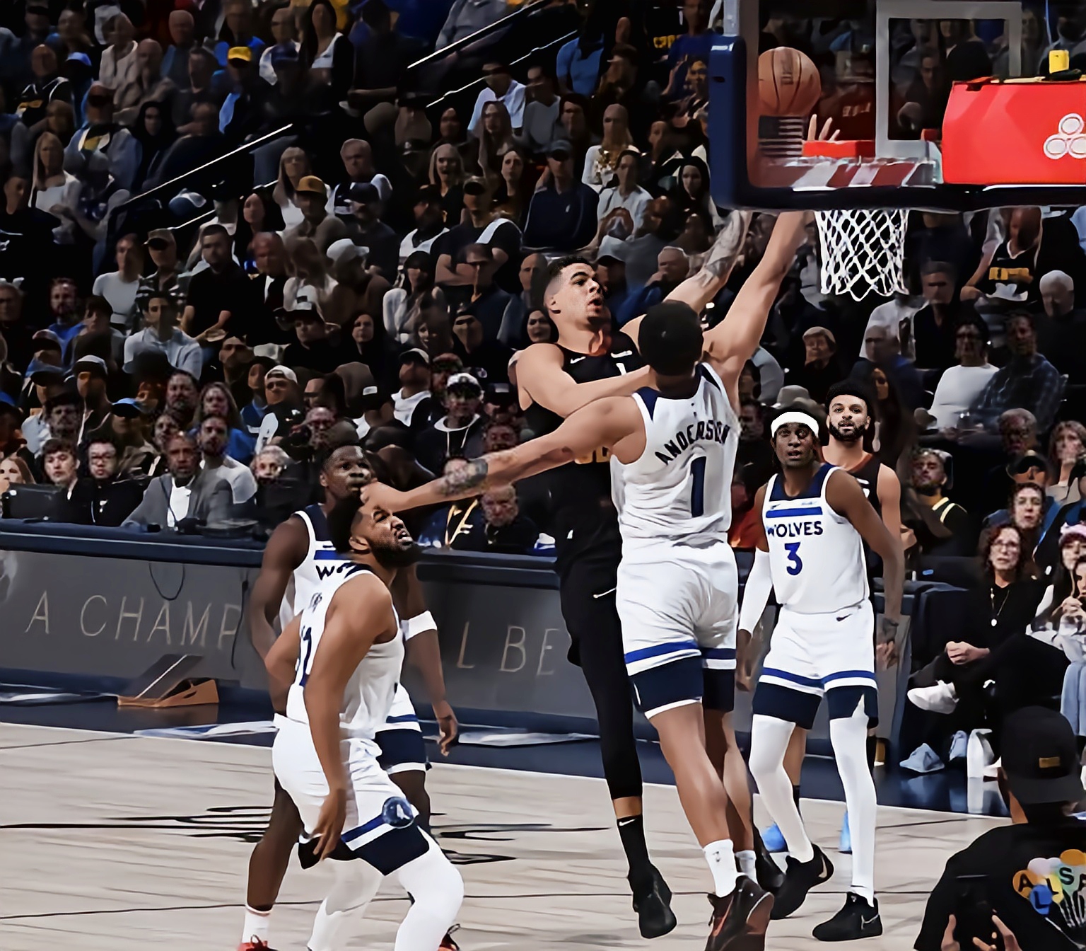 太阳险胜雄鹿，约基奇点燃赛场