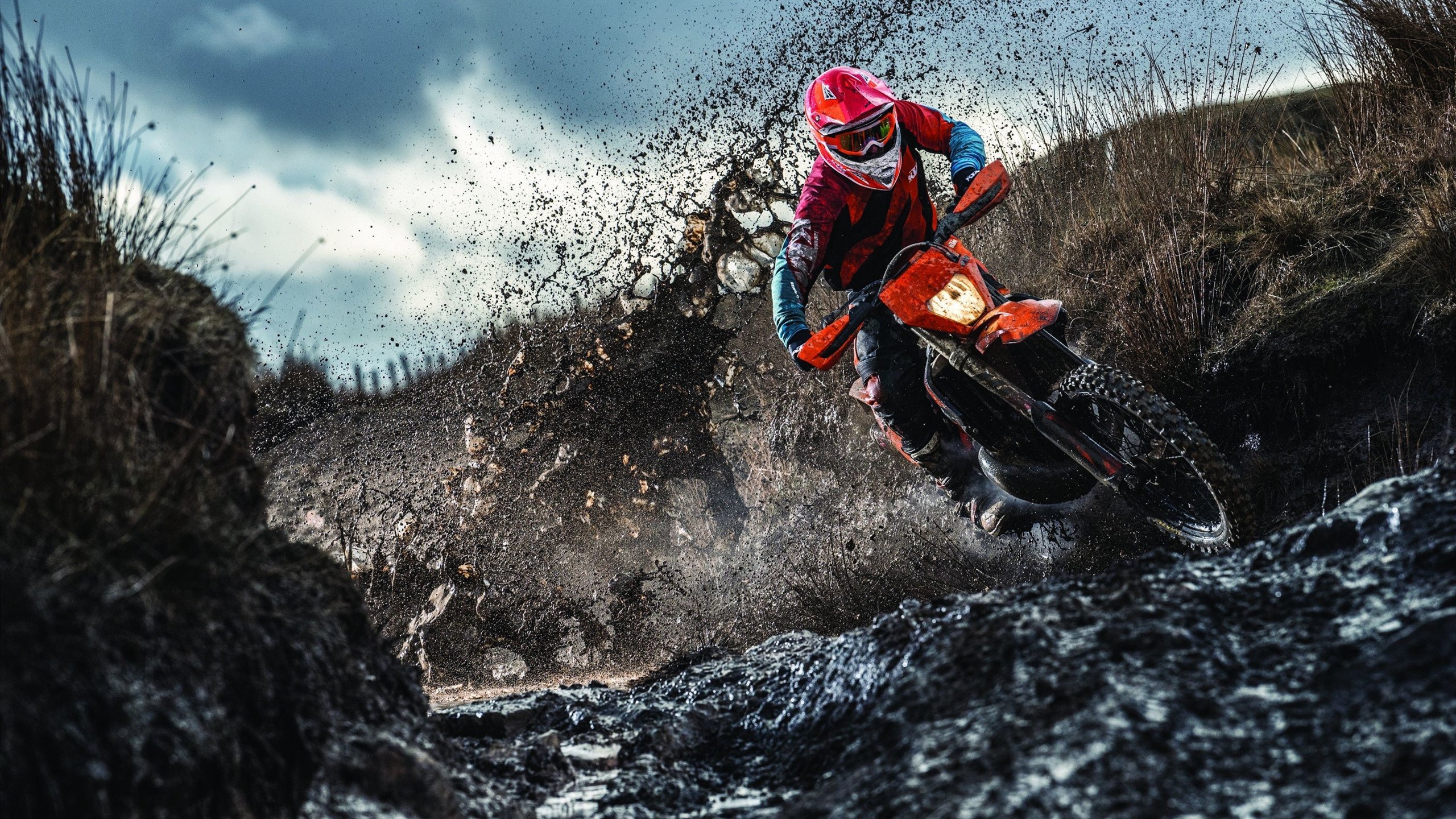 欧冠决赛之夜，霍勒迪，那个用节奏丈量绿茵的隐形指挥家